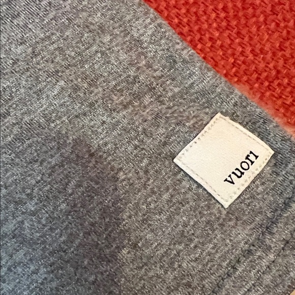 Women’s gray Vouri crop tank - Picture 2 of 2